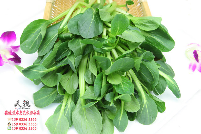 天視影像拍攝紫金山菜品 紫金山海鮮城在秦皇島聲名遐邇，不僅菜品鮮美，而且廚師技藝精湛，如何用圖像全方位的表達(dá)出各類美味佳肴的神韻，并進(jìn)而做成精美的食譜，讓每一位